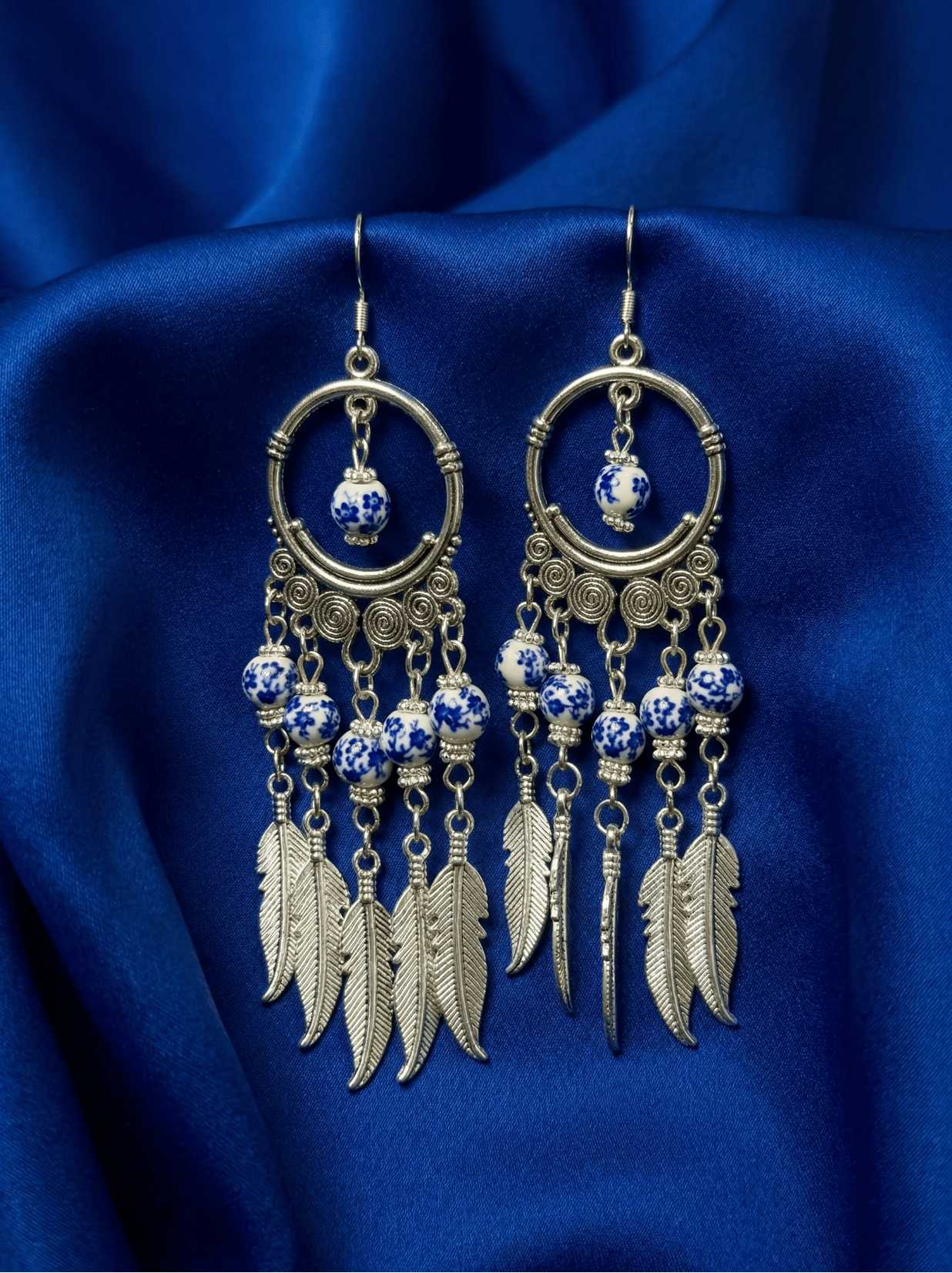 Technical specification drawing of HECROWN blue phantom ceramic earring. Dimensions: 61.9mm length, 25.8mm width. Ultra-light 4g single weight.